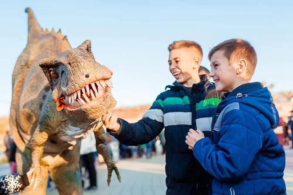 速看摩爾多瓦恐龍主題公園盛大開業！